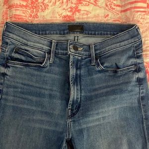 Midrise Dazzler Ankle:mid-rise straight leg hits at the ankle with a clean hem.